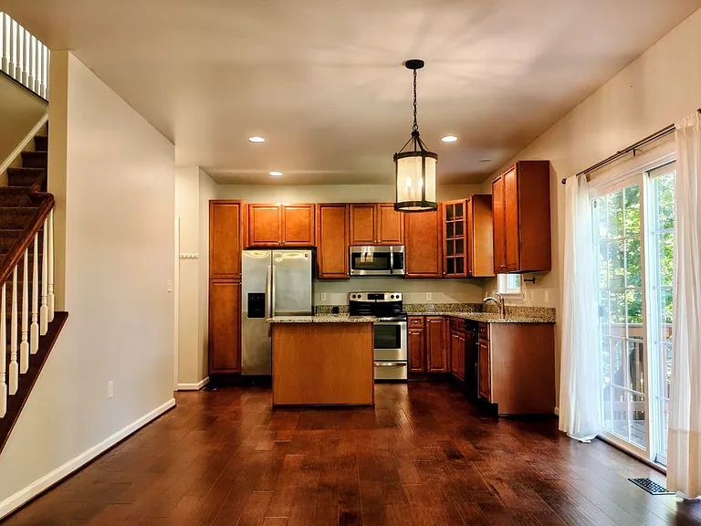 2913 Lakeview Pkwy — Photo 5