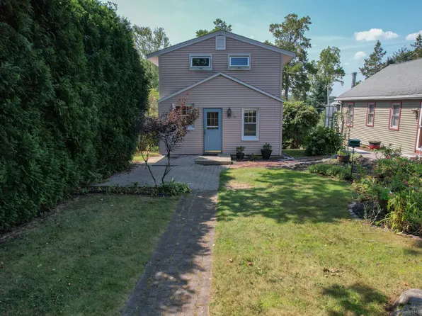 19 Wordsworth Road, East Hampton, CT 06424