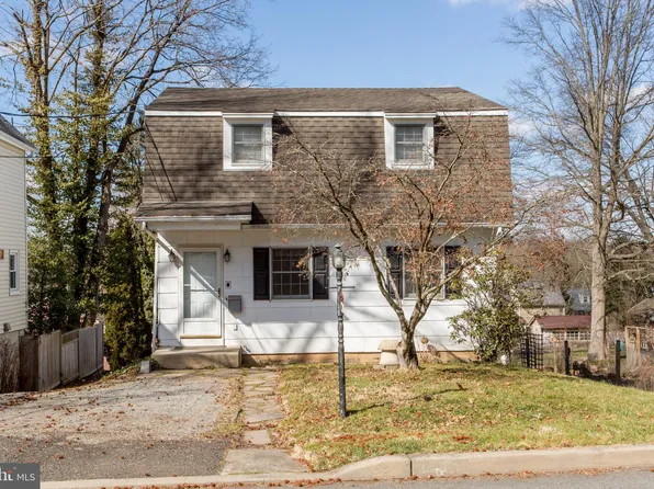 60 Douglas St, Lambertville, NJ 08530