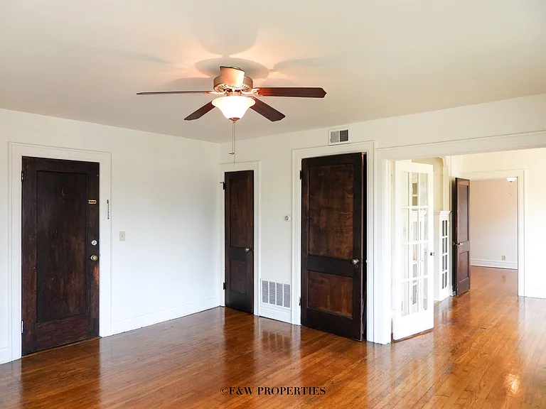 1560 E. Broad St. — Photo 110