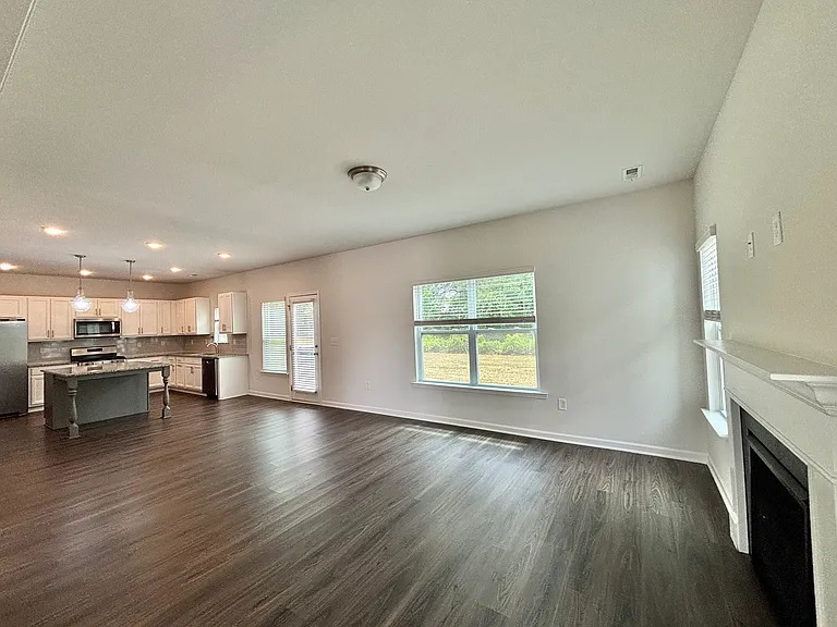 358 Falcon Ct — Photo 8