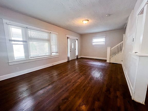 4th image of 1134 N Kealing Ave