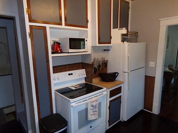 2nd image of 612 S Prairie Ave