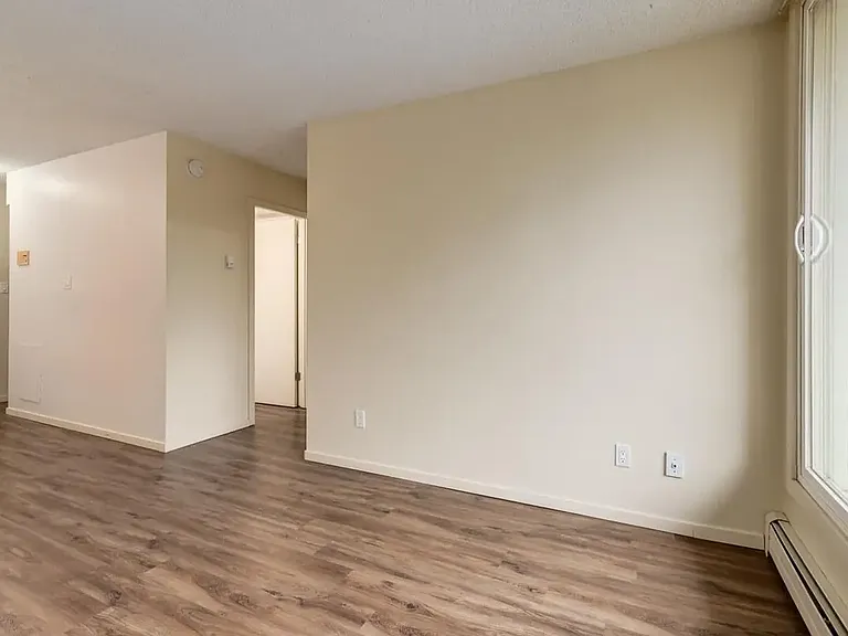 510 21st Ave SW — Photo 33