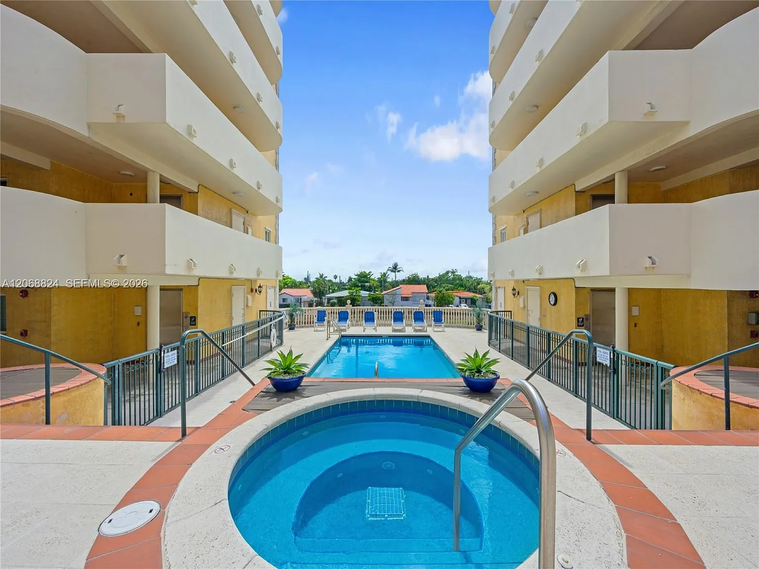 Surfside Palms Condo — Photo 2