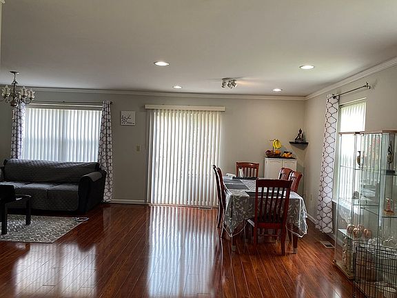 5th image of 6824 Lincoln Dr