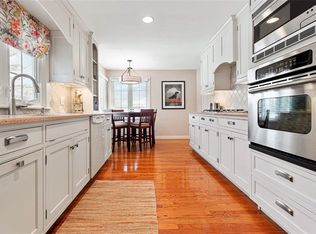 8 Indian Mound Dr, Whitesboro, NY 13492