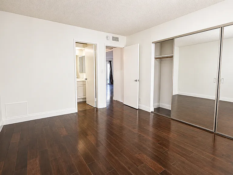 20134 Leadwell St #167 — Photo 9