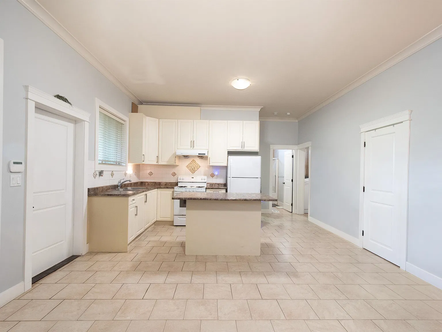 2 bed, 750 sqft, $1,800 — Photo 1