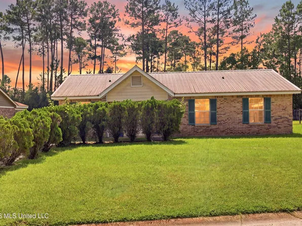 1617 Springridge Rd, Gautier, MS 39553