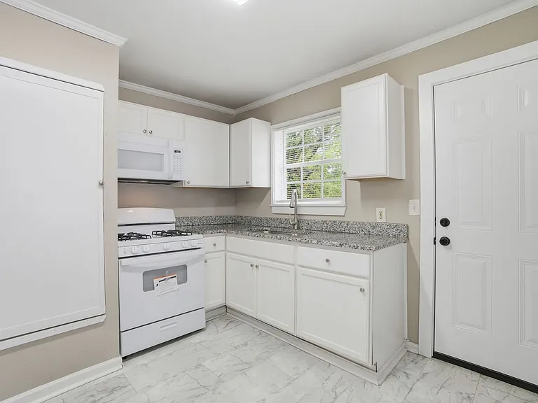 1318-1320 S Summit St — Photo 17