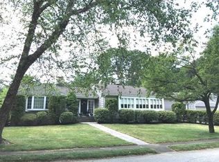 2 Longbow Rd, Lynnfield, MA 01940