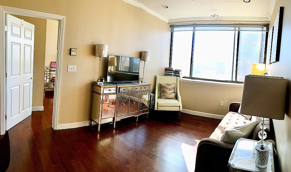 Bright living rm w city view