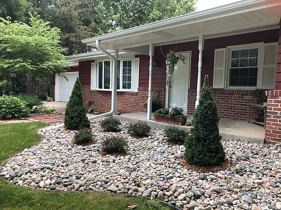 2nd image of 700 E Hillcrest Dr
