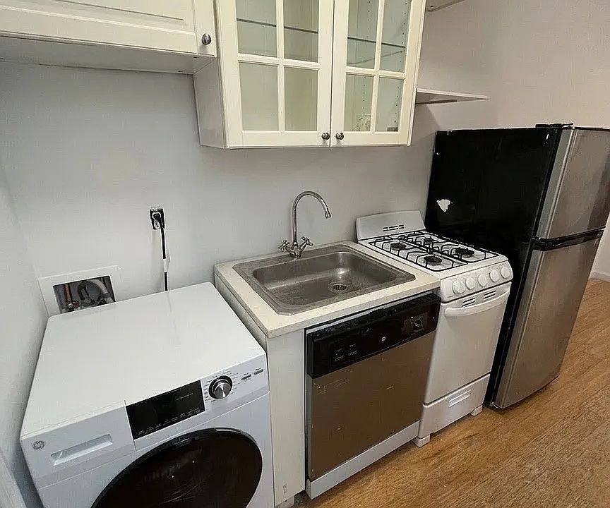 2nd image of 354 E 78th St #3G