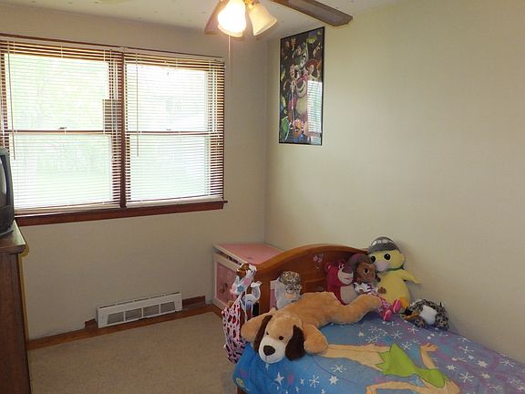 5th image of 812 Emerald Ln