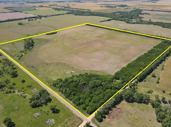 155/ W Pretty Prairie Rd, Turon, KS 67583