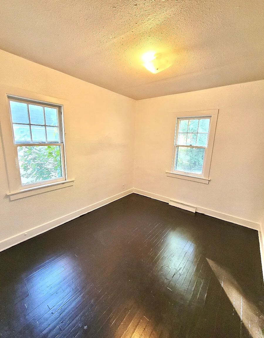 518 Leslie St — Photo 3