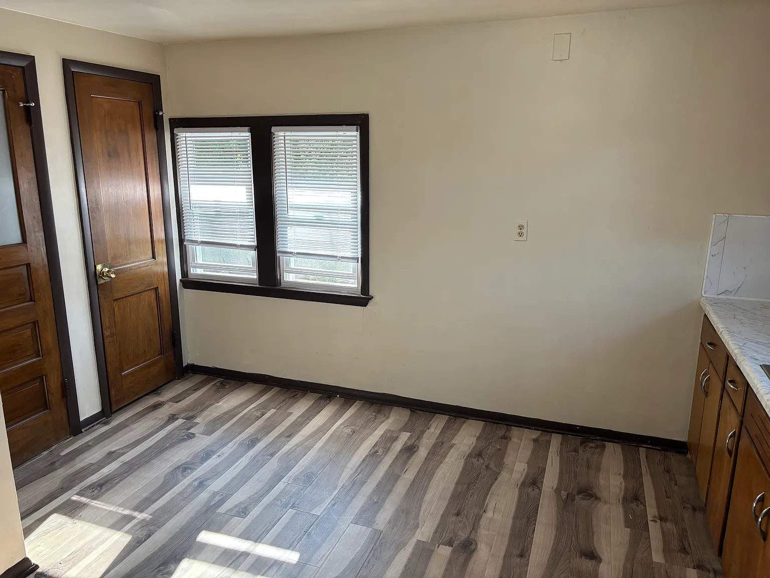 2 bed, 900 sqft, $1,000 — Photo 2
