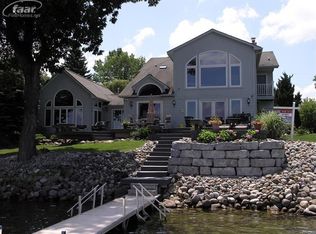 2434 Crane Rd, Fenton, MI 48430