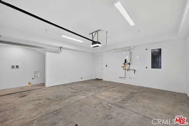1204 N Orange Grove Ave — Photo 33