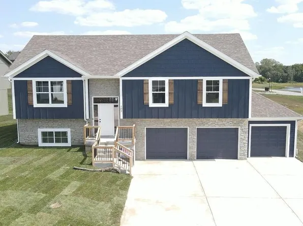 103 Troutman Cir, Dearborn, MO 64439