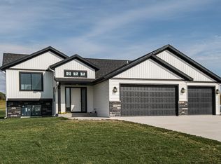 1350 River Bluff Rd SE, Mazeppa, MN 55956