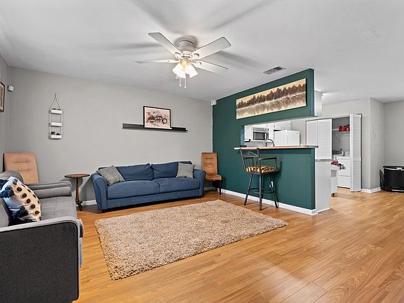 3rd image of 695 Timberwood Cir E