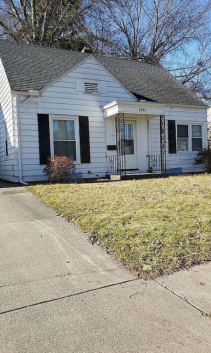 1st image of 2364 Parkview Dr