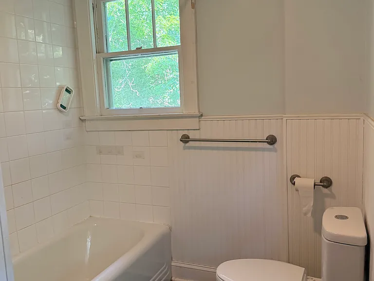 511 Court St S — Photo 21