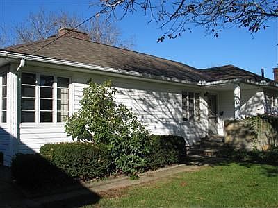 2nd image of 128 Jackson St