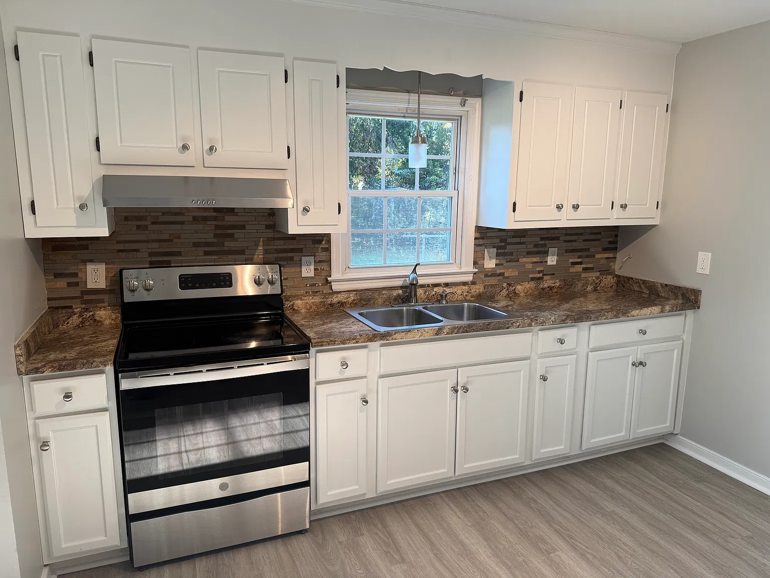 3 bed, 1.5 bath, 1022 sqft, $1,800 — Photo 4