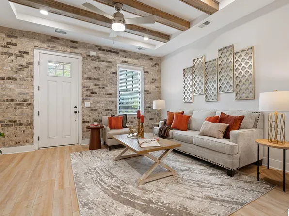 1022 Windsor Dr, Hoover, AL 35242