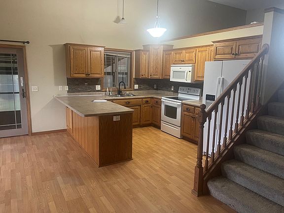 5th image of 39925 Garden Ct