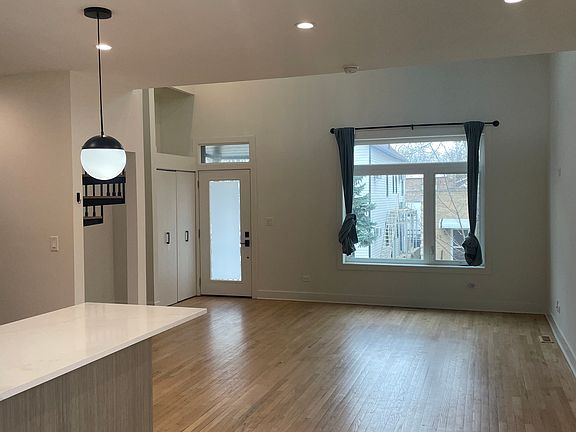 5th image of 2657 W Huron St #2