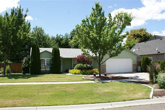 1st image of 1933 E Laurelwood Dr