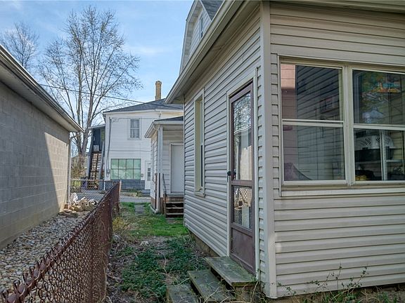 3rd image of 506 Eau Claire St