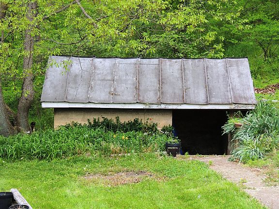 4th image of 335 Willowbrook Ln