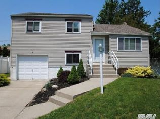 7 Capri Gate, Plainview, NY 11803