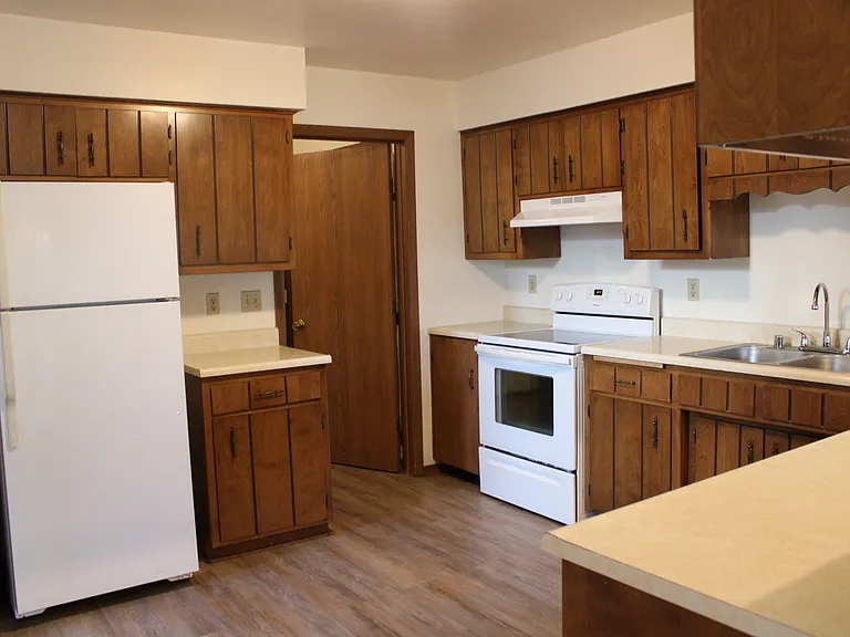 1015 Babcock St — Photo 11