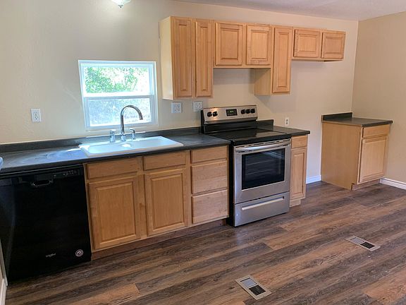 2nd image of 633 Fir Ln