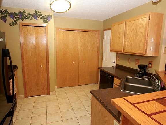 3rd image of 1984 Glenfield Ct