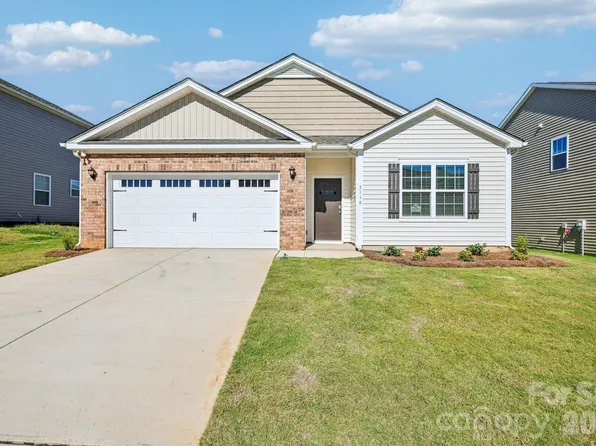 136 Ridgehaven Dr, Waynesville, NC 28786