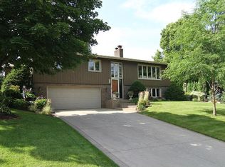 211 107th St W, Bloomington, MN 55420