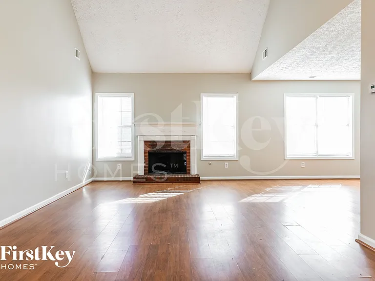 120 Grayview Ct — Photo 4
