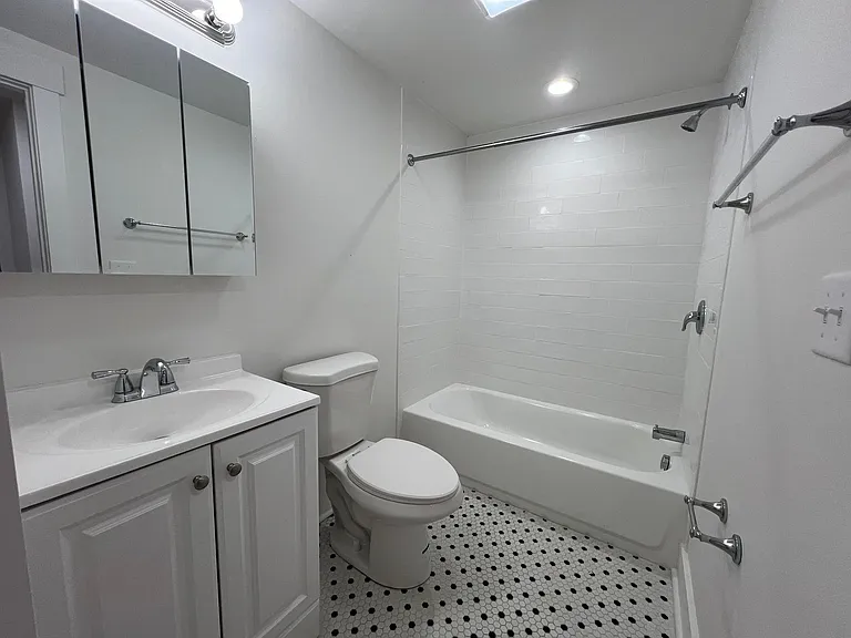 5635-5645 Hobart St. — Photo 8