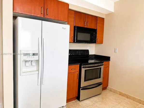 18001 Collins Ave #605, North Miami Beach, FL 33160