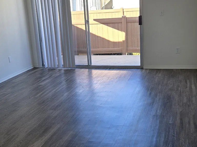 Franklin Luxury Apartments — Photo 40