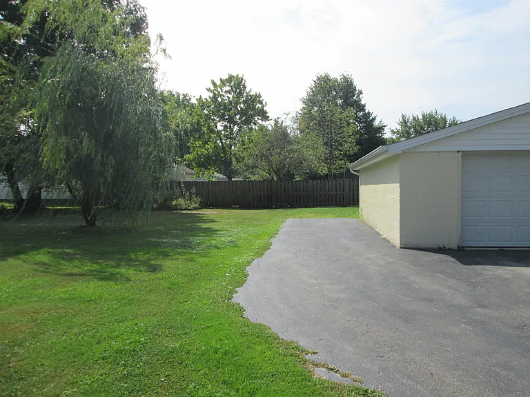 2433 Bainbridge Ave — Photo 4