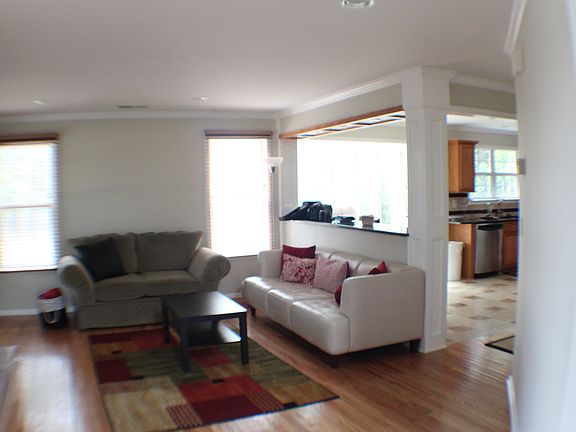 3rd image of 1105 Birchwood Ln